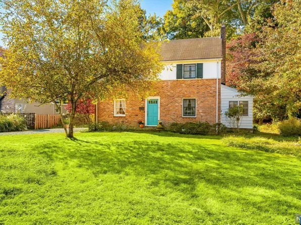 32 Florence Rd, Harrington Park, NJ 07640
