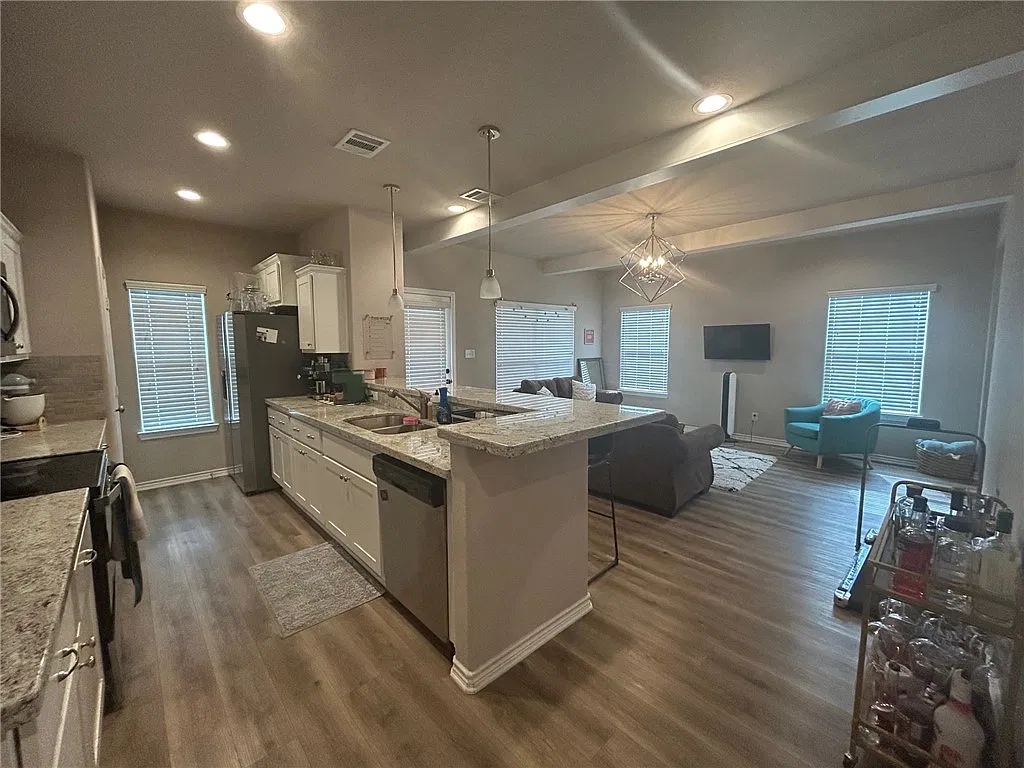 521 Hayes Ln — Photo 4