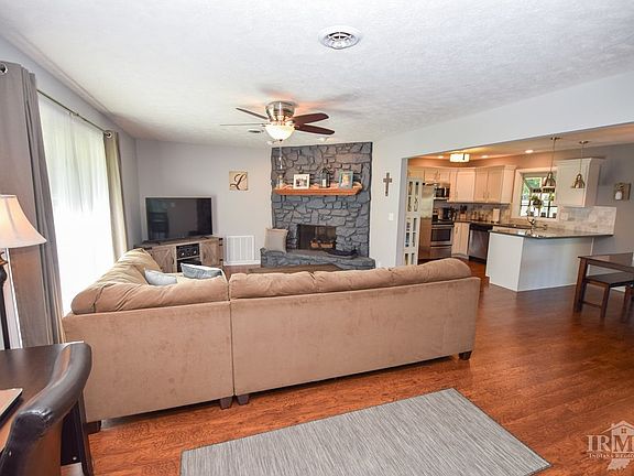 3rd image of 1905 N Robinwood Dr