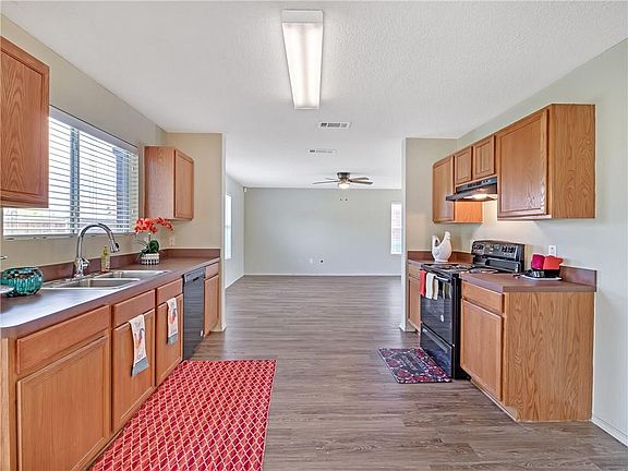 3rd image of 10716 Emeraldpark Ln