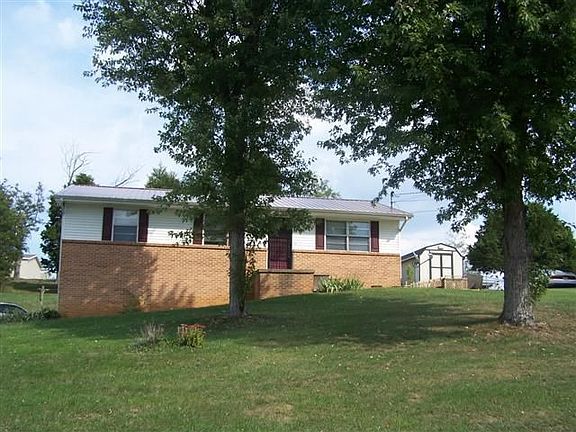 3rd image of 398 Hartshaw Dr