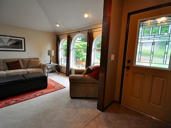 3rd image of 9442 Saint Johns Pl NE