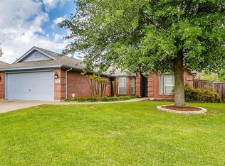 828 Spring Meadows Dr, Burleson, TX 76028