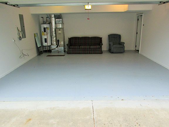 5th image of 7885 Laurelton Dr