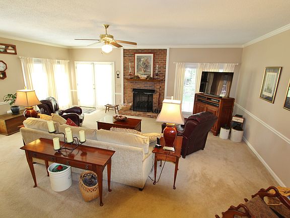 5th image of 1011 Branchwood Dr