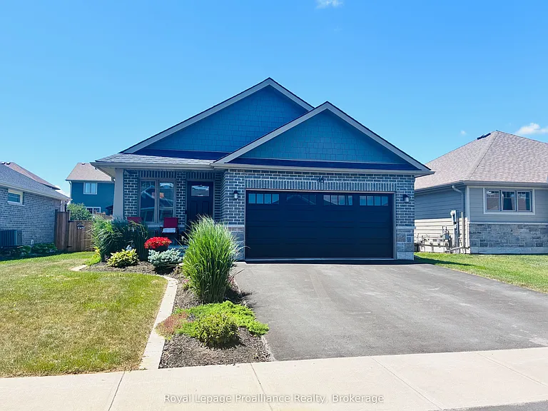 48 Mercedes Dr — Photo 2