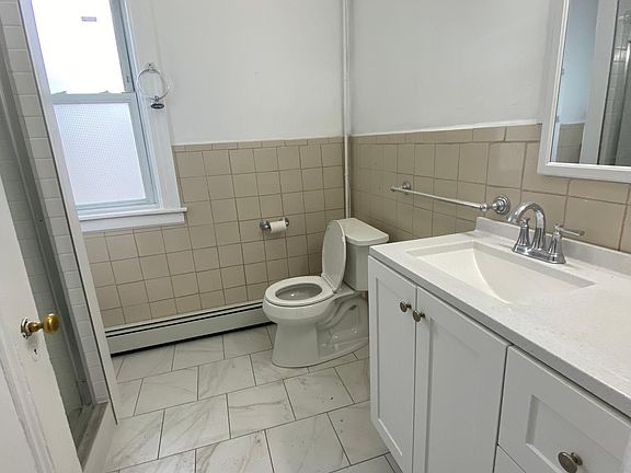 4th image of 411 Ward Ave