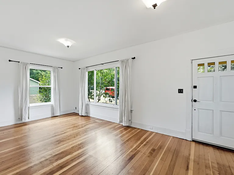 6118 Latona Ave NE — Photo 3