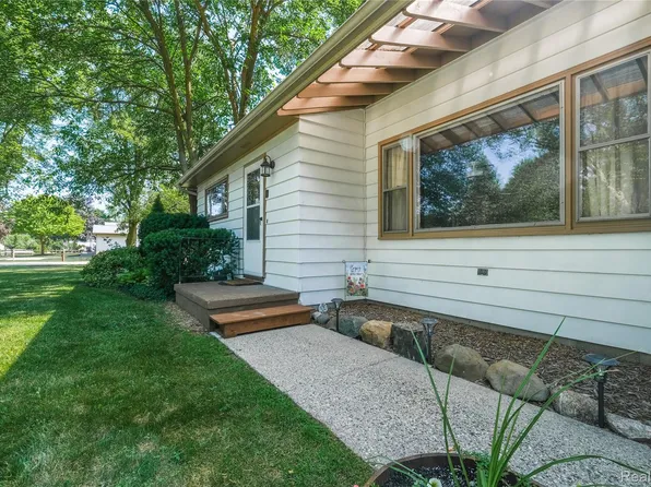 9175 Bernice Dr, Pinckney, MI 48169