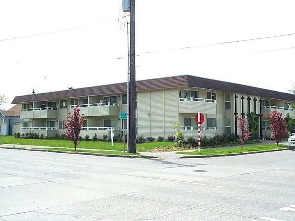 8801 9th Ave SW