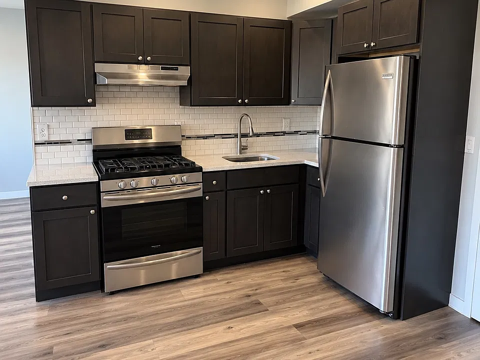 100 Carroll St #5