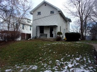 2006 N Main St, Dubuque, IA 52001