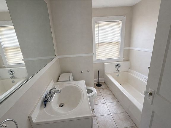 4th image of 10805 Avon Ave