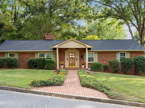 4040 Winburn Ln, Winston Salem, NC 27106