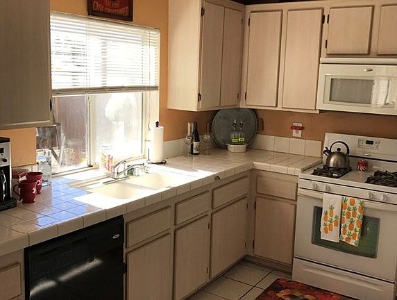 4th image of 22931 Figueroa St #6