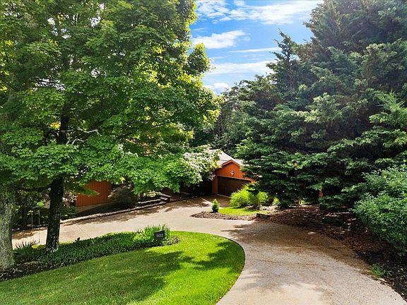 4th image of 1102 Deerfield Dr