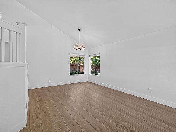 3rd image of 440 Valley Oak Court