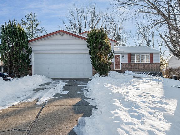 2nd image of 25 W Cobblestone Ct
