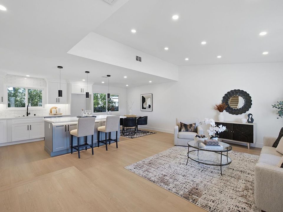 1st image of 206 Millbrook Way