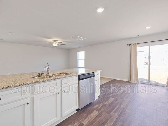 4th image of 2100 Briar Run Dr