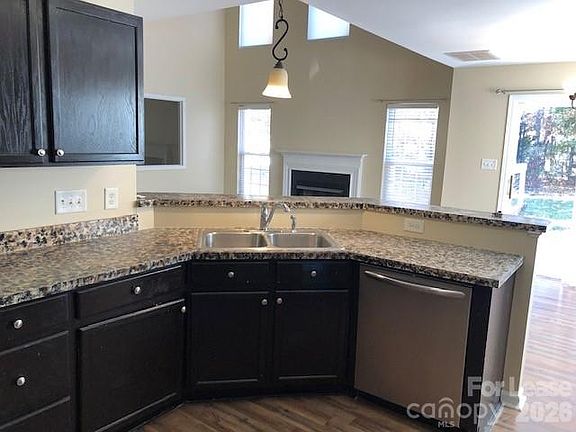 4th image of 1530 Standish Dr #95