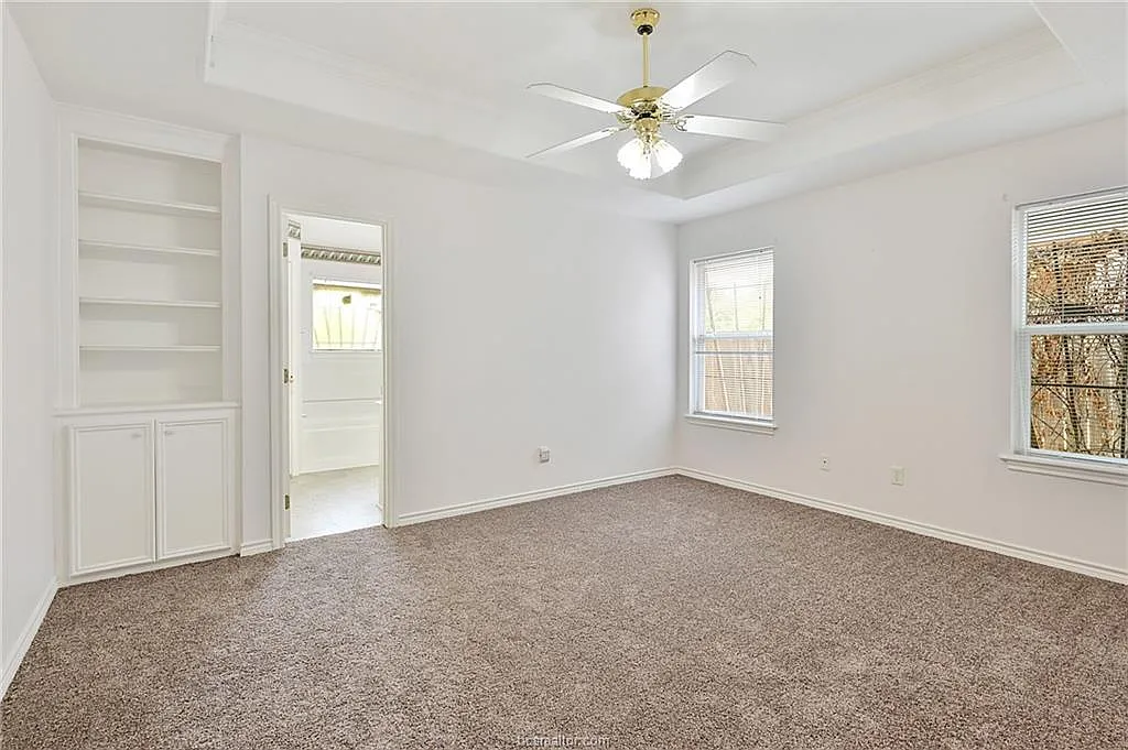 4 bed, 1601 sqft, $2,325 — Photo 4