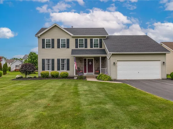 21 Leah Ln, North Chili, NY 14514