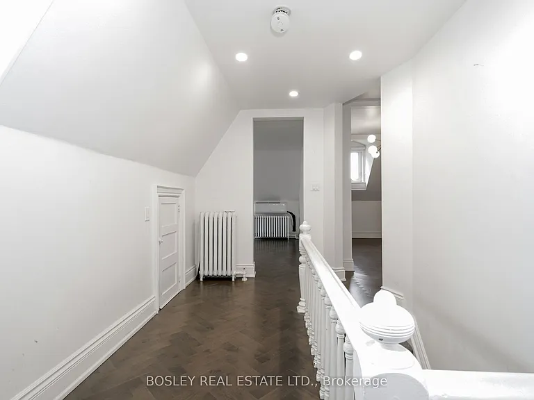 178 High Park Ave #UPPER — Photo 22