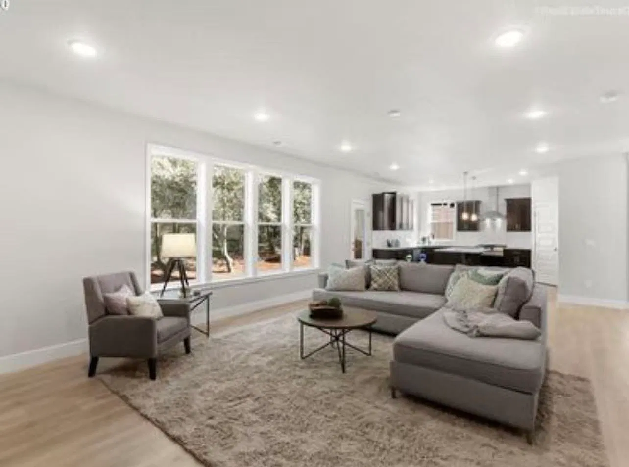 4 bed, 2.5 bath, 2641 sqft, $3,500 — Photo 4