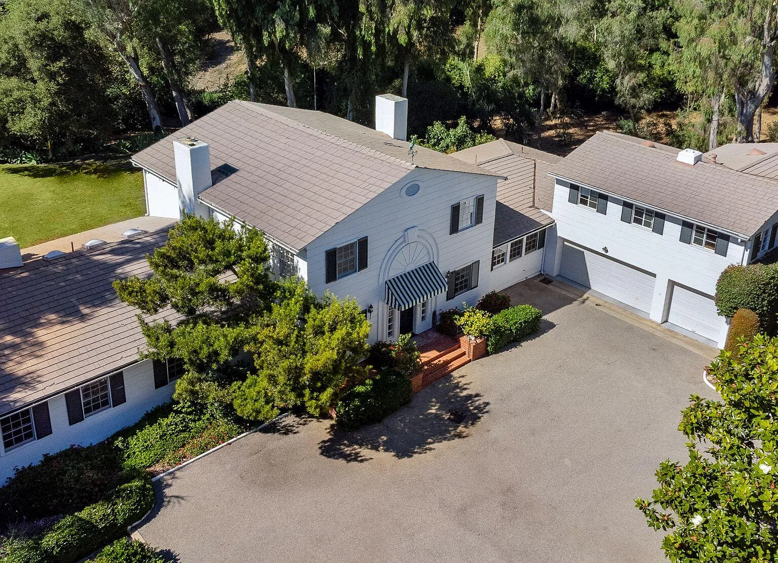4 bed, 4.5 bath, 4766 sqft, $20,000 — Photo 3