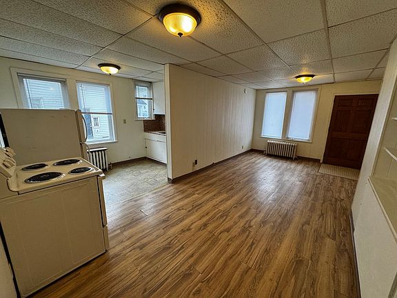 4th image of 113-115 N 22nd Ave W #611251644