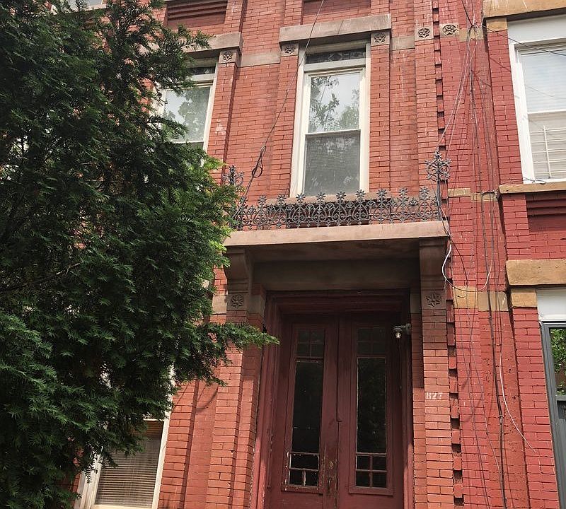 2nd image of 827 Quincy St