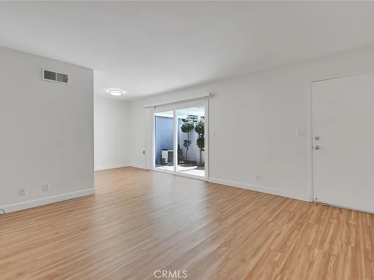 1460 Forest Glen Dr #4 — Photo 4