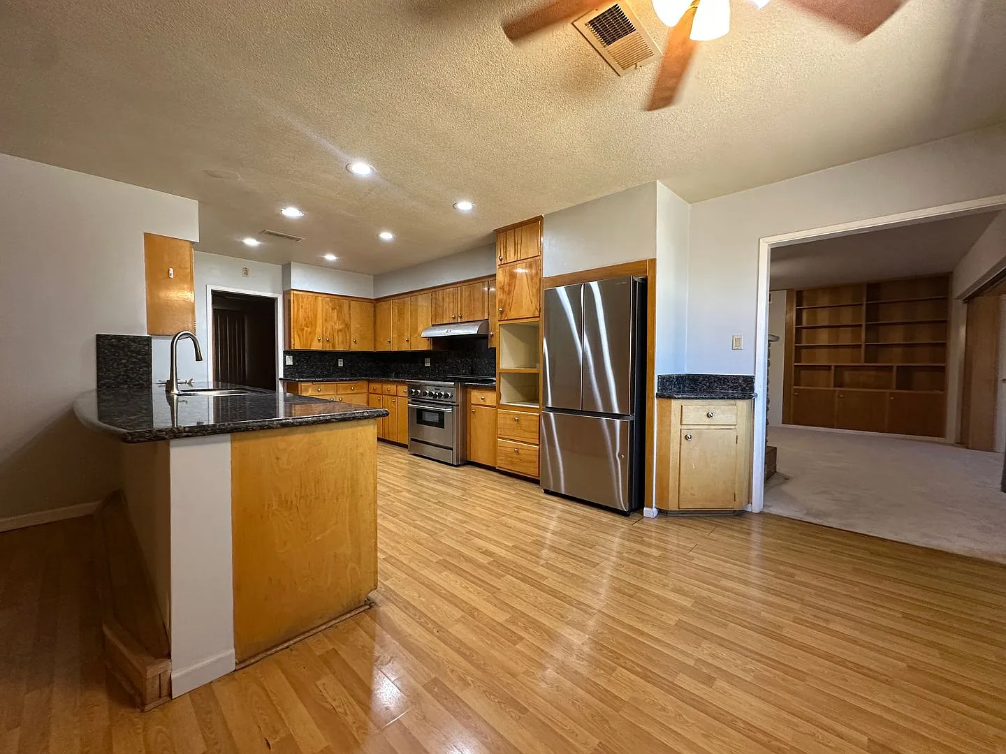 Midcentury 3-Bedroom Home Near the Las Vegas Strip — Photo 4