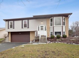 312 Malibu Dr, Bolingbrook, IL
