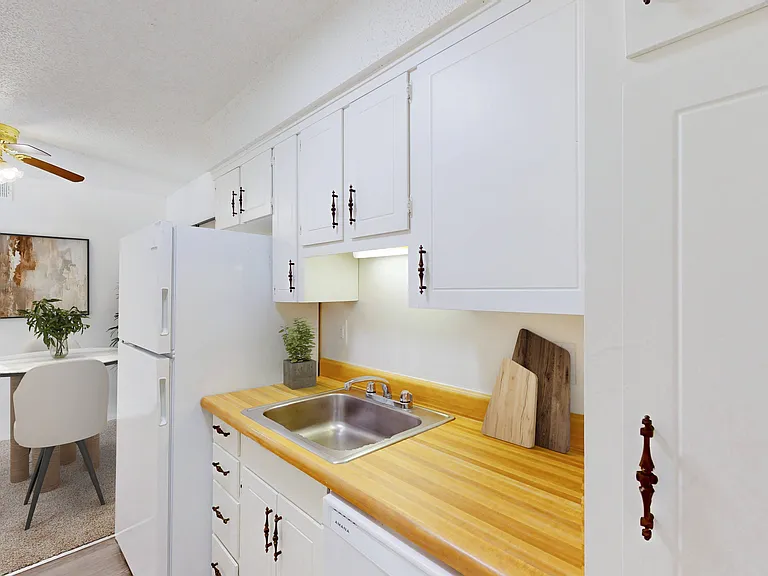 Riviera Apartments — Photo 19