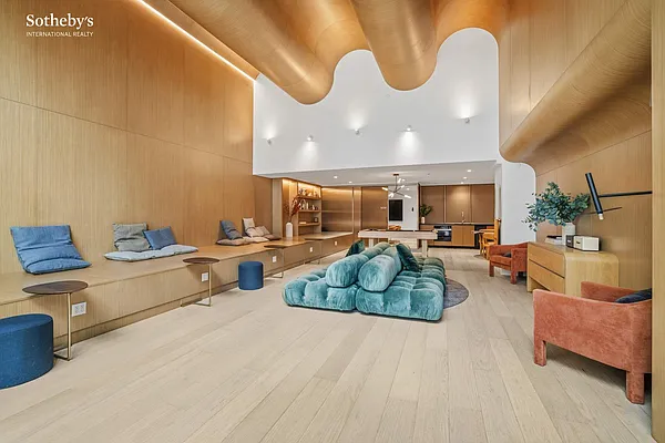 Living room, photo 2