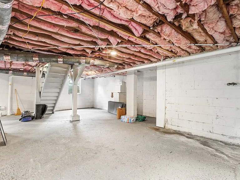 317 Crafton St — Photo 21