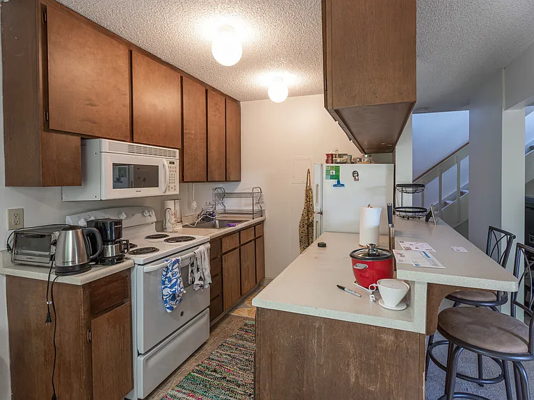 Viking Apartments — Photo 9