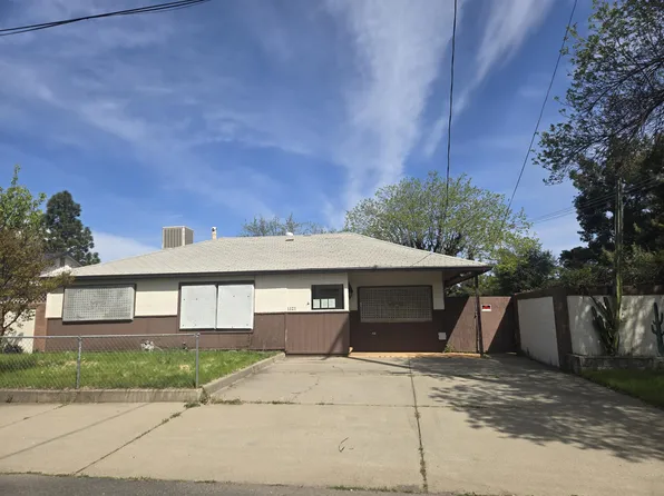 1121 5th St, Redding, CA 96002