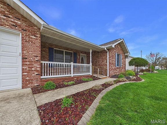 4th image of 1121 Lakeview Dr