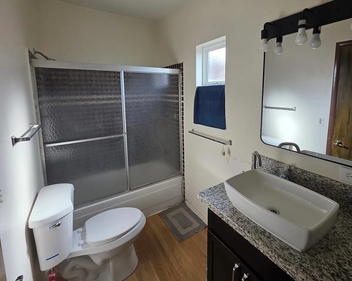 Building Photo - 4449 E 13th St #2