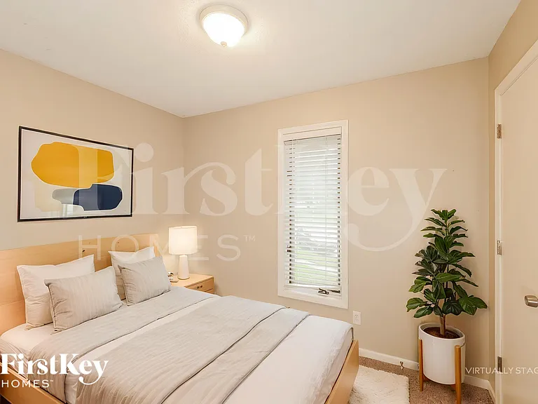 804 NE Karapat Dr — Photo 15