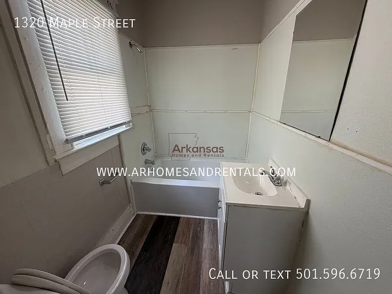 1320 Maple St — Photo 6