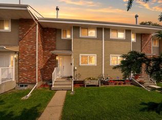 5812 S 61st St #4, Red Deer, AB T4N6H4