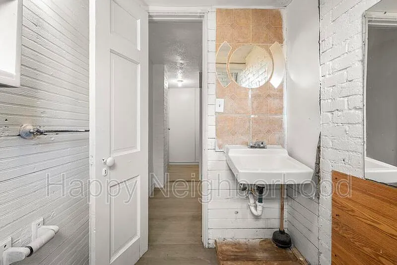 2 bed, 1.0 bath, 500 sqft, $1,300 — Photo 3