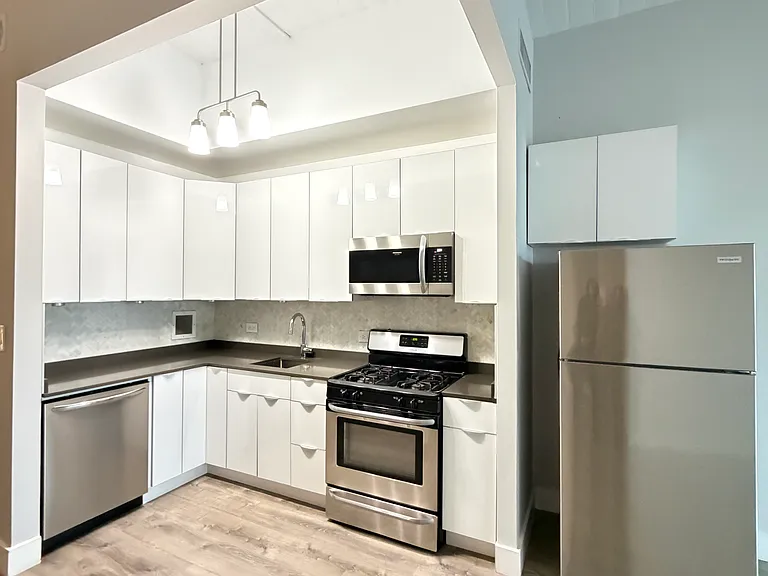 80 Bay Street Lndg #8O — Photo 6