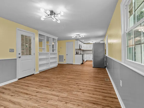 710 W Main St, Clinton, NC 28328