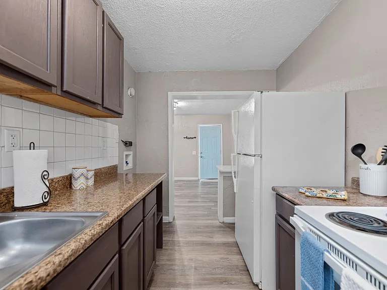 2101 W Romana St — Photo 1