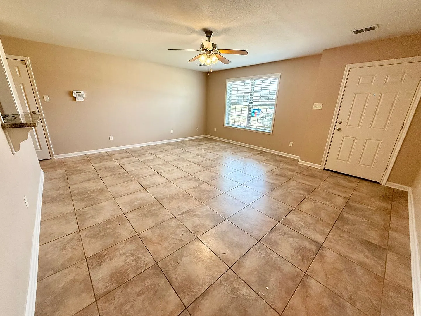 Renovated 3-bed/2-bath with garage! — Photo 3
